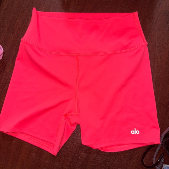 ALO Yoga Pants - ALO 5" AIRLIFT ENERGY SHORT